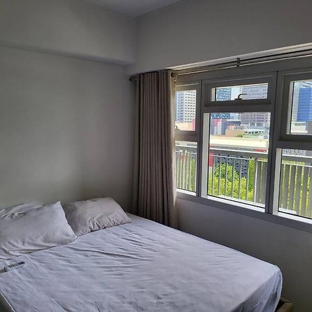 Luxury @ Bgc Sleeps 6 Comfortably Fast Wifi Pool! Apartment Manila Exterior photo