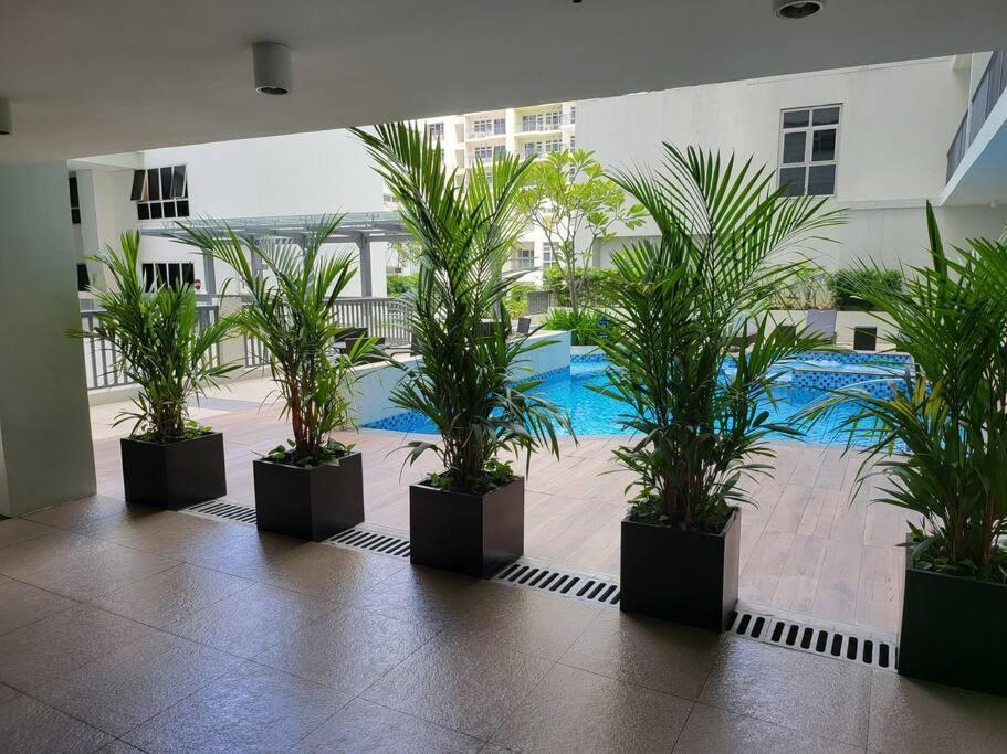 Luxury @ Bgc Sleeps 6 Comfortably Fast Wifi Pool! Apartment Manila Exterior photo