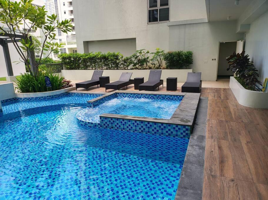 Luxury @ Bgc Sleeps 6 Comfortably Fast Wifi Pool! Apartment Manila Exterior photo