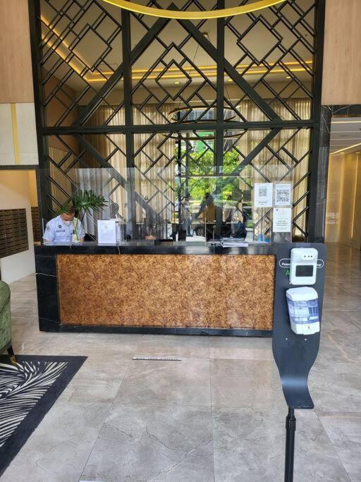 Luxury @ Bgc Sleeps 6 Comfortably Fast Wifi Pool! Apartment Manila Exterior photo