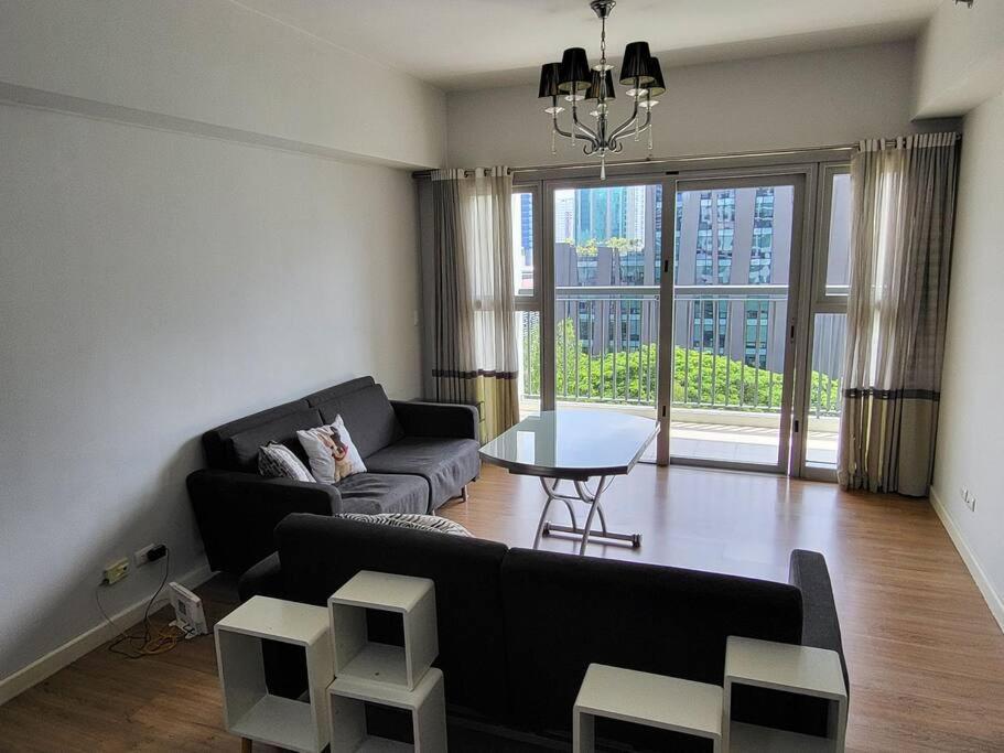 Luxury @ Bgc Sleeps 6 Comfortably Fast Wifi Pool! Apartment Manila Exterior photo